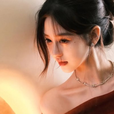 左撇子女人